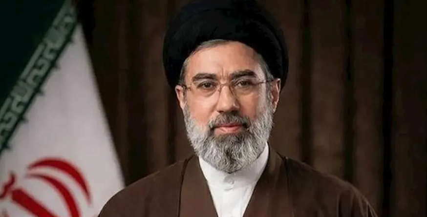 تقارير: الحرس الثوري الإيراني يشدد الإجراءات الأمنية حول مجتبى خامنئي بعد اختراقات أمنية